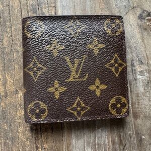 SOLD!! Authentic Louis Vuitton Monogram Bifold wallet with coin compartment